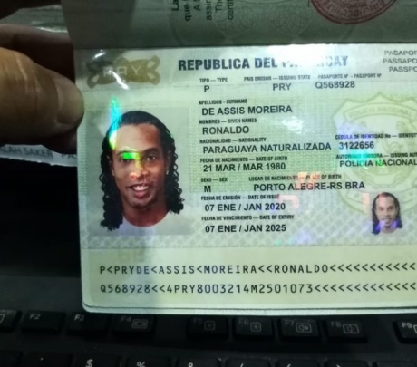 Passaporte brasileiro de Ronaldinho Gaúcho está regularizado e situação é um 