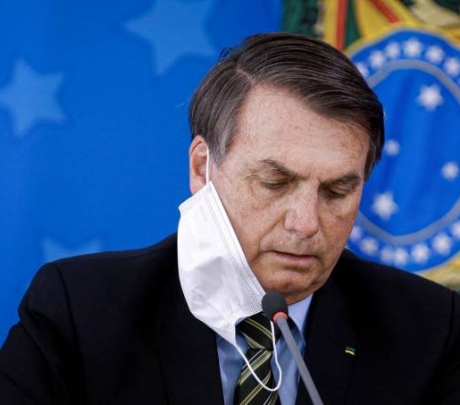 FT: Bolsonaro é “Capitão Corona” e pode sair mais forte da pandemia